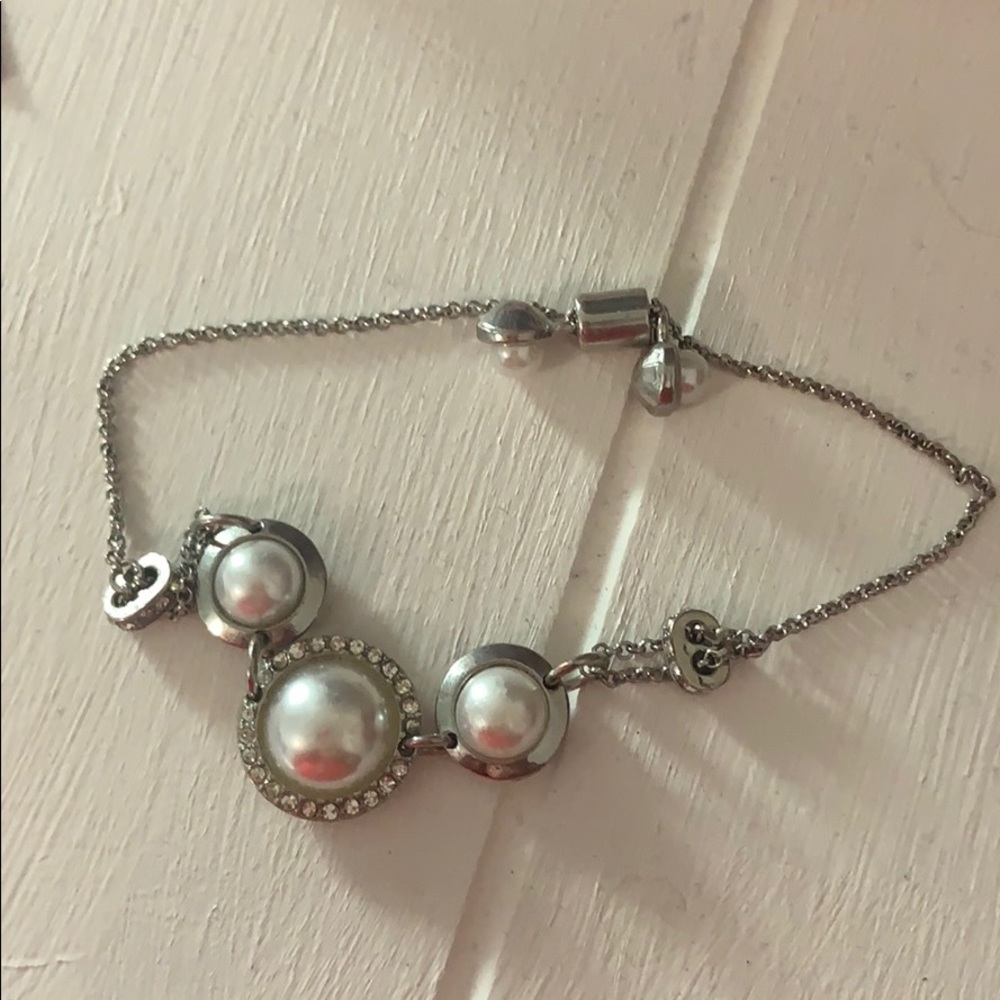 EUC faux pearl Bracelet